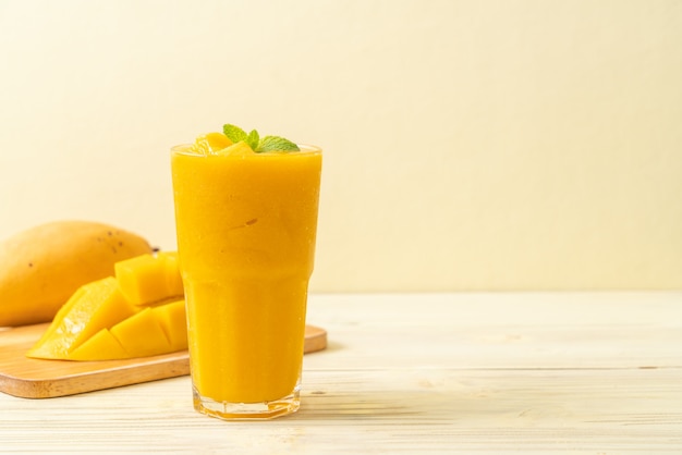 fresh mango smoothies 