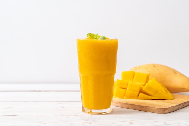 fresh mango smoothies 