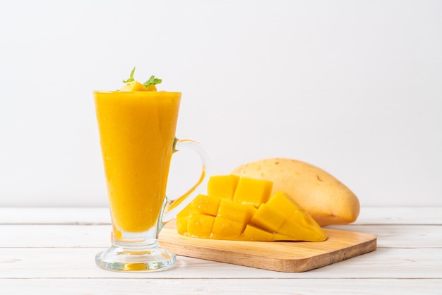 fresh mango smoothies 