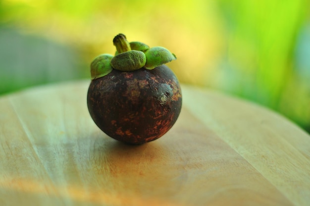 Photo fresh mangosteen with natural background mangosteen has been known as the queen of fruits asia fru