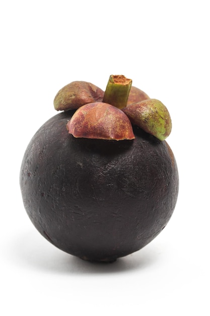 Photo fresh organic mangosteen delicious fruit side view isolated on white background clipping path