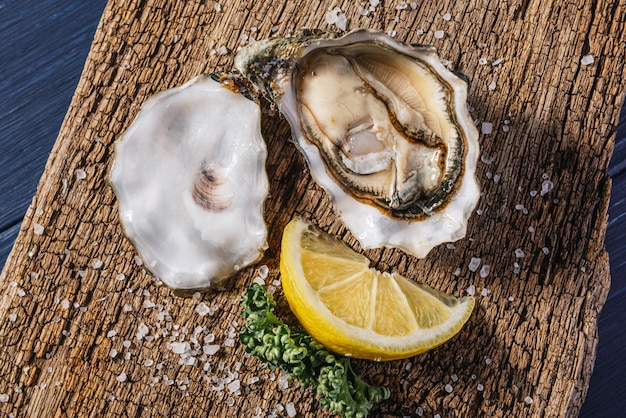 Fresh oysters with lemon ice and white wine.