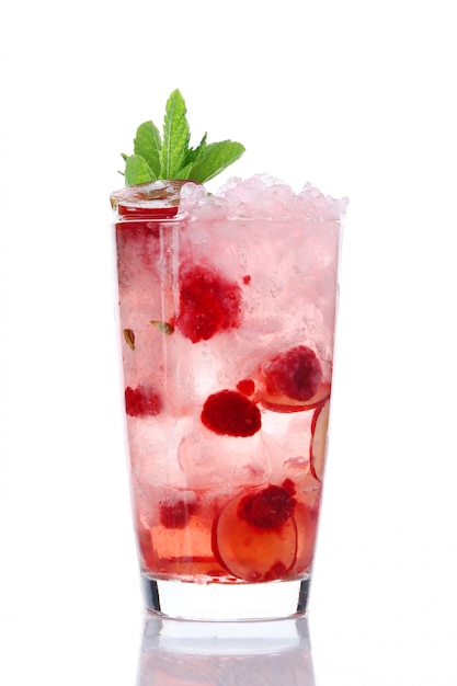 Fresh raspberry lemonade with mint and ice