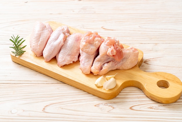 fresh raw chicken wings on wooden board