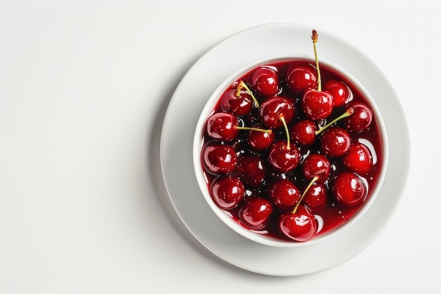 Photo fresh red cherries in a white bowl resting on a pale plate showcasing their rich color and natural shine