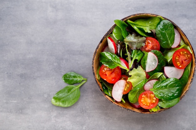 Fresh salad with baby spinach and tomato, radish und salad.