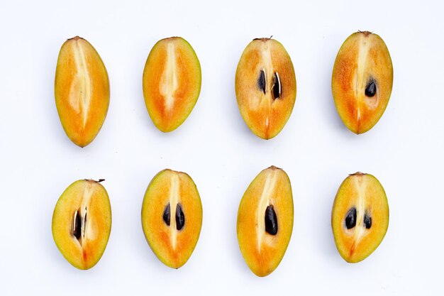 Photo fresh sapodilla fruit on white background