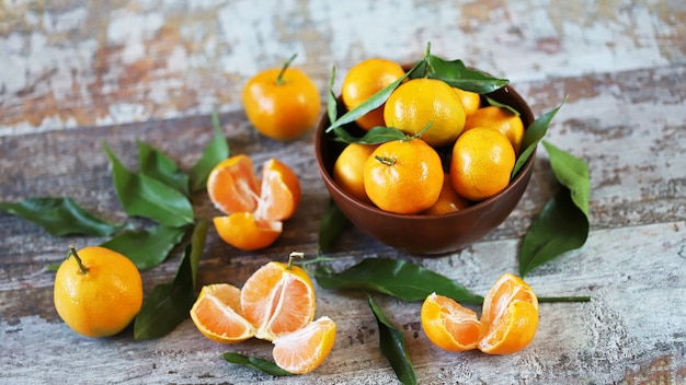 Fresh tangerines in a bowl.