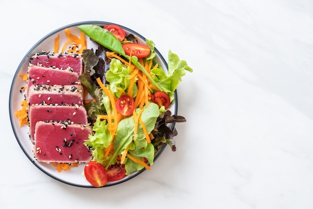 fresh tuna raw with vegetable salad