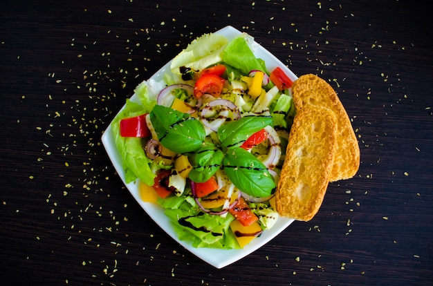 Fresh vegetable salad with bread