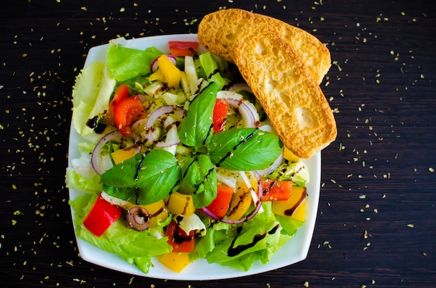 Fresh vegetable salad with bread