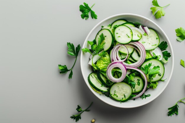 Photo a fresh vibrant salad with sliced cucumbers red onions and parsley in a white bowl showcasing healthy and colorful ingredients on a light background