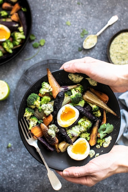 Photo freshly cooked veggies with boiled eggs