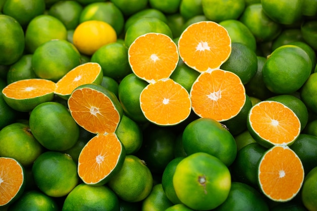 Photo freshly picked green tangerines mandarines clementines as citrus fruit background