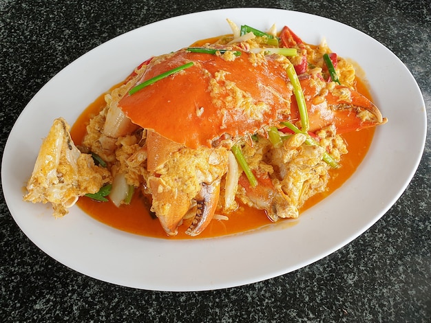 Fried crab in yellow curry