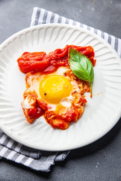 fried egg tomato shakshuka breakfast eggs vegetable meal food snack on the table copy space food