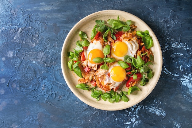 Fried egg with vegetables