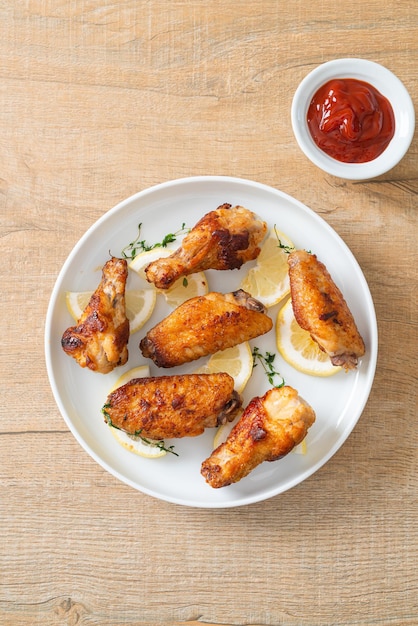 Fried lemon pepper chicken wings