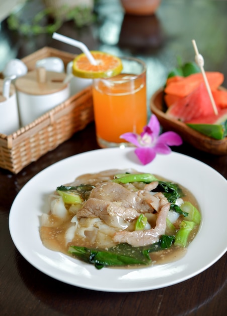 Fried noodle with pork soaked in gravy, Thai food