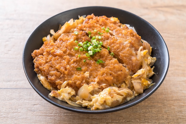 fried pork cutlet rice bowl (Katsudon)