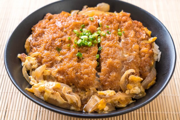 fried pork cutlet rice bowl (Katsudon)