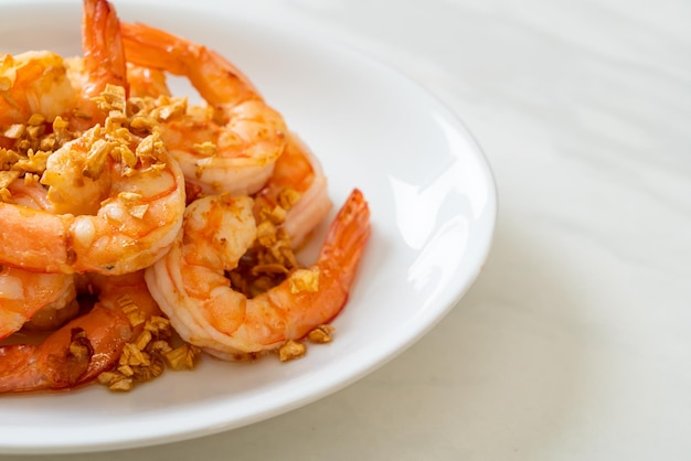 Fried shrimps or prawns with garlic