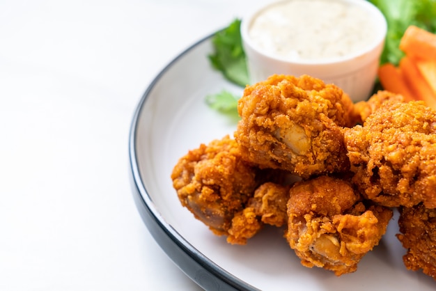 fried spicy chicken wings