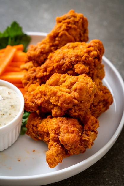 fried spicy chicken wings