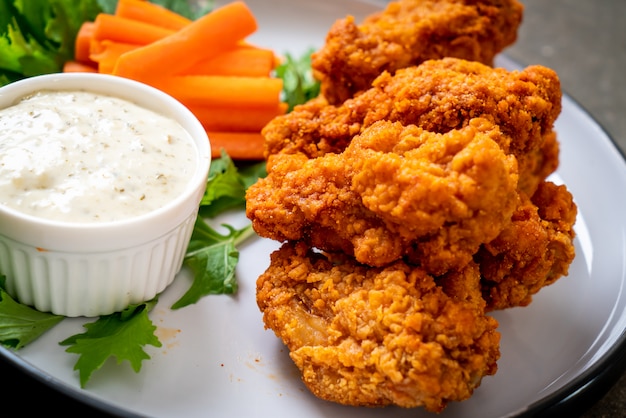 fried spicy chicken wings