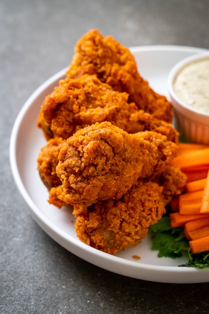 fried spicy chicken wings