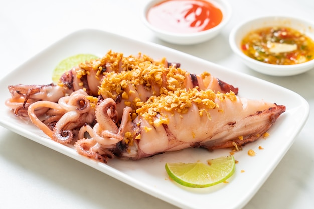 fried squid with garlic