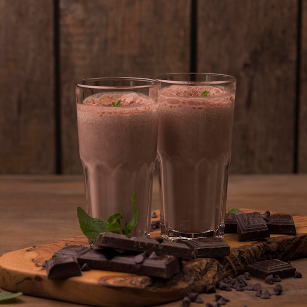 Front view of milkshake glasses with chocolate and mint