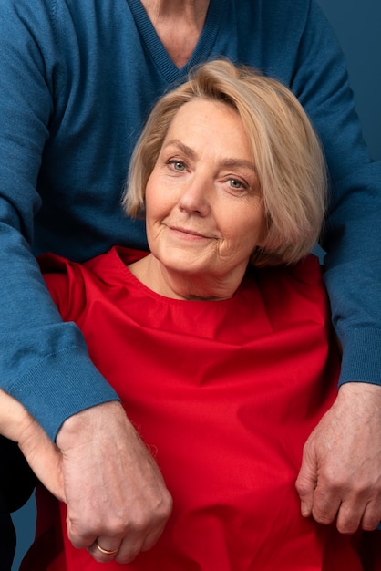 Front view old couple posing in studio