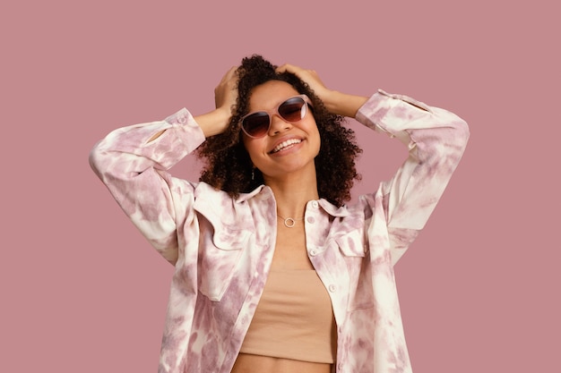 Front view of smiley woman with sunglasses