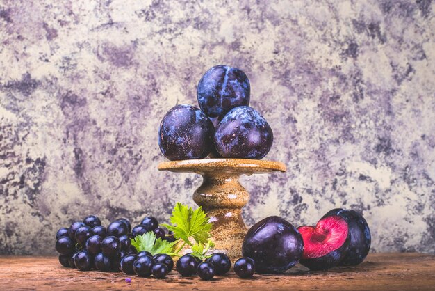 Fruits on the cake stand