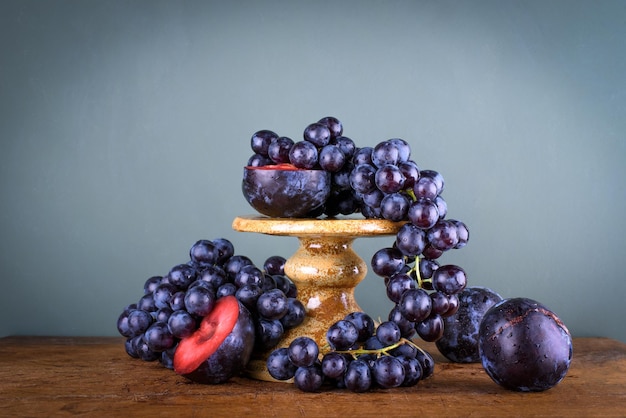 Fruits on the cake stand