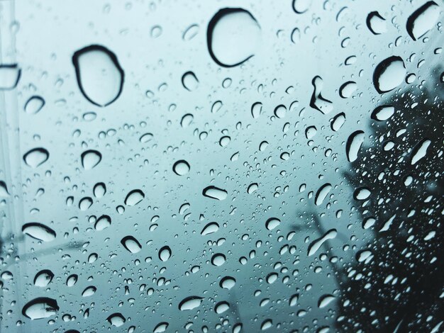 Photo full frame shot of raindrops on glass window