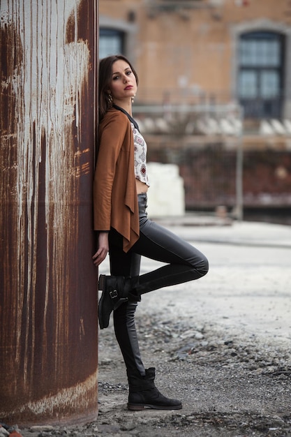 Photo full length portrait of young woman