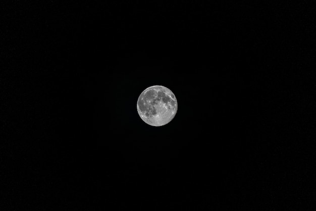 Photo full moon in the clear night sky