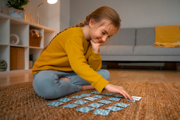 Photo full shot girl playing memory game