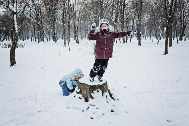 Fun games kids can play in the snow outdoor winter activities for kids and family happy kids having