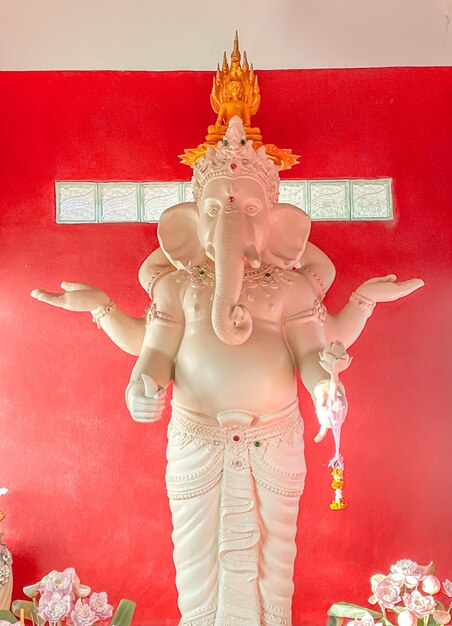 Ganesha statue It is revered by those who see it in religion is an Asianstyle sculpture