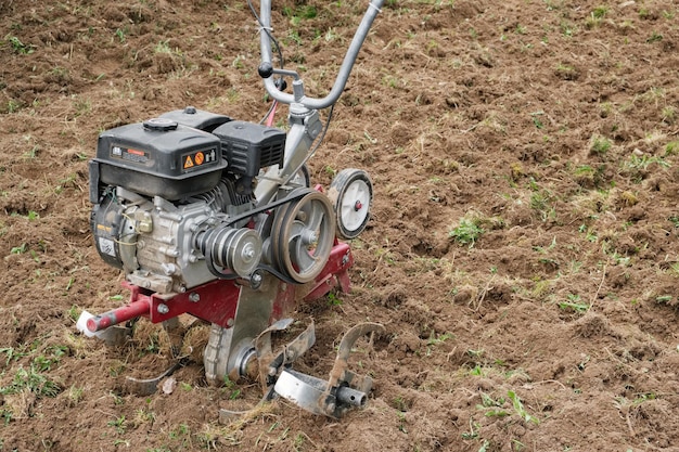 Garden rototiller for cultivating