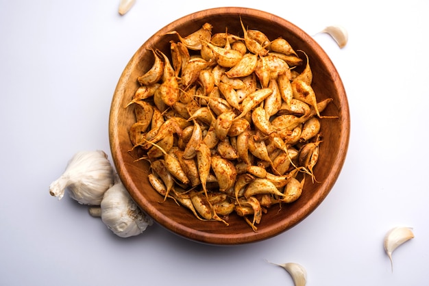 Garlic Fry or Tala Hua Lahsun in hindi, is a popular side dish or snacks from maharashtra, India