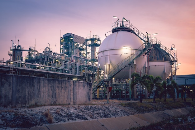 Gas storage in petrochemical plant with sunset