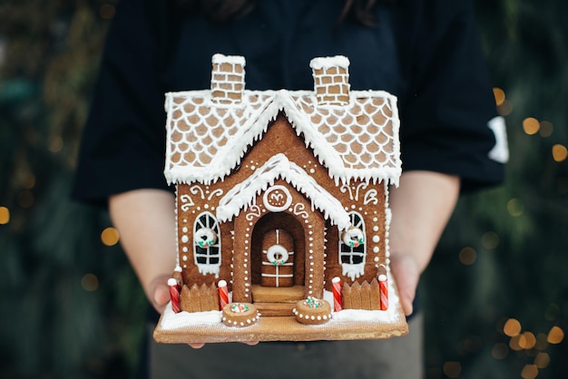 Gingerbread house in the handsxA