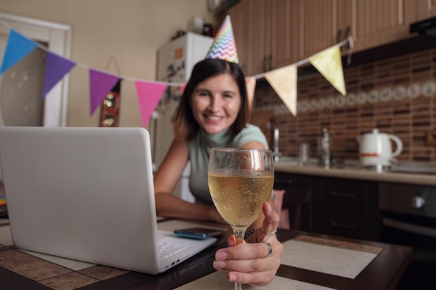 Photo girl celebrating birthday online in quarantine time