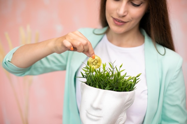 Girl finding bitcoin in head with grass