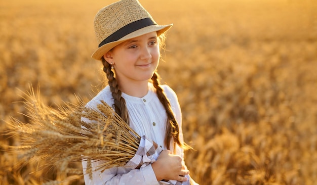 Girl holding ears of corn in her hands