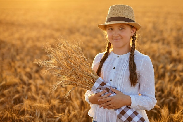 Girl holding ears of corn in her hands